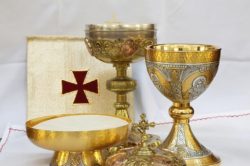 Kommentar zu „Eucharistie ist Arznei Christi“ – Bischof ALGERMISSEN besinnt sich bei Chrisam-Messe auf Wesentliches