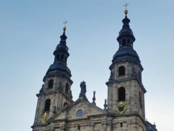 Kommentar zu: „Vor Limburg wollte das keiner wissen“ – Finanzbericht des Bistums Fulda