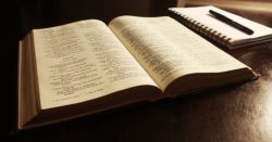 Das ist in Kommentaren auf evangelisch.de verboten!
