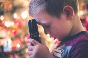 Kritik zu: Das Kreuzzeichen: Gott über, unter und in uns