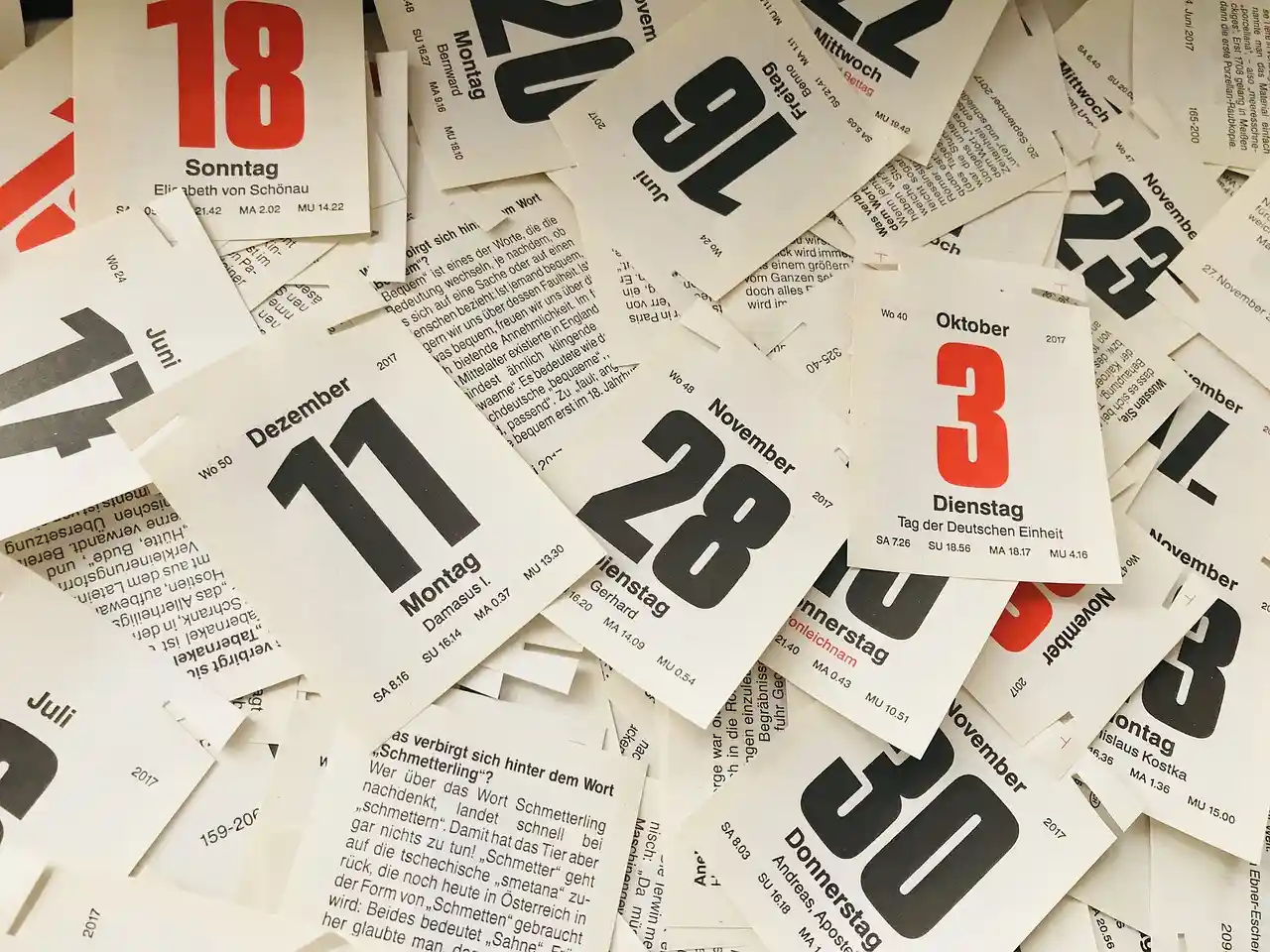 Kleine Gesten, große Legenden: Stefan Buß und die Abreißkalender-Heiligen